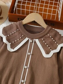 SHEIN Tween女孩針織毛衣套裝 溫柔百搭 耐穿 3D珍珠裝飾手工感 圓領 標準肩寬 荷葉領 棕色 長袖套頭毛衣上衣 + 寬鬆長褲 簡約優雅 柔軟舒適 適合日常穿著 秋冬 - 棕色 - 查看 4