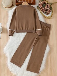 SHEIN Tween女孩針織毛衣套裝 溫柔百搭 耐穿 3D珍珠裝飾手工感 圓領 標準肩寬 荷葉領 棕色 長袖套頭毛衣上衣 + 寬鬆長褲 簡約優雅 柔軟舒適 適合日常穿著 秋冬 - 棕色 - 查看 2