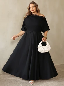 SHEIN CURVE+ Gaun Model Flare Pas Badan Ukuran Plus Lengan Pendek dengan Bahu Terbuka dan Hiasan Renda/Pakaian Profesional Elegan untuk Natal - Hitam - View 4