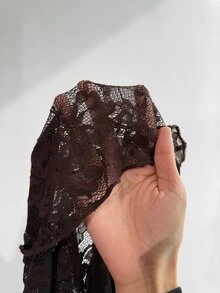 EgrlEra 女士弹力蕾丝牡丹花卉透视性感上衣（随机剪裁） - 巧克力棕 - 查看 6