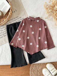 SHEIN Playful Pals 2件組幼女上衣與喇叭褲套裝，可愛甜美棕黑花卉印花，羅紋針織荷葉邊，長袖小立領，休閒款，適合假日秋季保暖穿著 - 棕色 - 查看 2