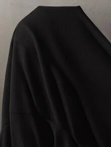 SHEIN Essnce تي شيرت نسائي مقاس كبير بلون موحد وأكمام قصيرة مع تطريز دانتيل وياقة على شكل حرف V - الأسود - مشاهدة 7