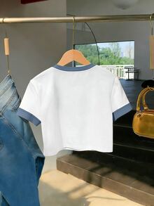 Resyla [Denim Effect] 女款休閒街頭風時尚日常通勤校園丹寧效果字母印花對比滾邊短袖短版T恤，夏季白色上衣 - 彩色 - 查看 2