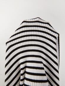 SHEIN 秋冬休閒沿海風法式時尚米白色條紋圓領單排扣喇叭下擺修身長版洋裝 - 黑與白 - 查看 5