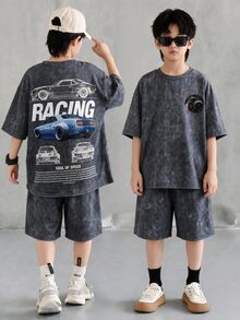 SHEIN 2件組兒童/青少年男孩深灰色賽車圖案印花刷毛T恤與短褲套裝，寬鬆圓領夏季街頭風城市度假休閒裝 - 灰色 - 查看 1