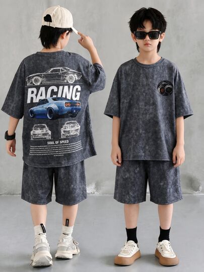 SHEIN Set 2pcs/Set Kaos dan Celana Pendek Fleece Motif Balap Mobil Abu-abu Gelap untuk Anak Laki-laki/Remaja, Leher Bulat Longgar, Pakaian Jalanan Musim Panas untuk Liburan Santai di Kota