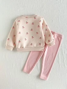 SHEIN Vintaside Kids 2件組女嬰褲裝套裝 可愛甜美 牛仔女孩風 粉色毛絨熊貼布 櫻桃印花 蝴蝶結 長袖圓領 生日派對 親子秋季套裝 - 粉色 - 查看 2