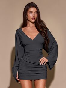 SHEIN BAE 秋冬女款純色性感深V領露背長袖修身抓皺針織迷你洋裝 - 深灰色 - 查看 8