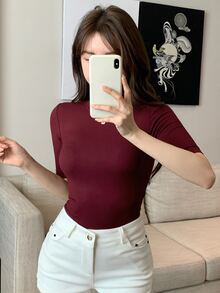 DAZY 女士纯色圆领短袖修身休闲上衣，日常穿着 - 酒紅色 - 查看 5