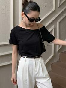 DAZY 1pc Women's Casual Solid Color Oblique Shoulder T-Shirt, Versatile Design - Black - View 3