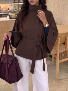 Aloruh 極簡通勤風棕色小立領披肩式風衣外套，附腰帶、長袖、短版女款夾克 - 紫紅色 - 查看 3