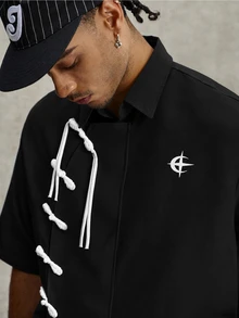 PAVTROS Manfinity Streetrush 男士白色新中式琵琶盤扣寬版短袖襯衫，男士短袖襯衫，寬鬆版型，適合街頭穿搭，夏季度假必備，送男友的理想禮物 - 黑色 - 查看 6