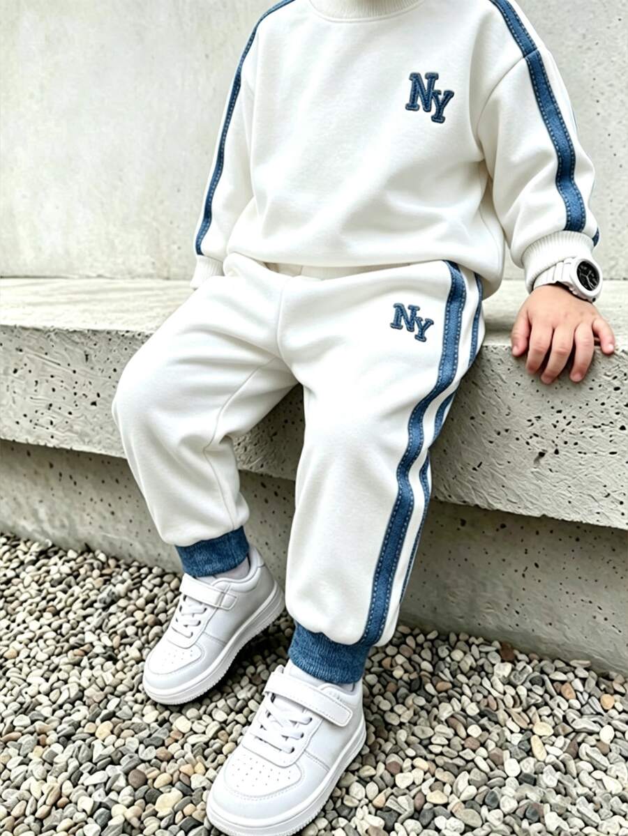 2件組小男孩休閒時尚舒適運動衫套裝,條紋數位印花長袖上衣,秋季/冬季穿著,白色圓領運動衫與運動長褲套裝 - 彩色 - 查看 1