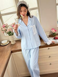 Snug Reverie طقم بيجامة نسائي رومانسي منعش من القطن 100% لفصلي الربيع والخريف، كارديجان بأزرار مع كشكشة وأكمام طويلة وقمة وبنطال بجيوب، ملابس منزلية من قطعتين - أزرق فاتح اللون - مشاهدة 4