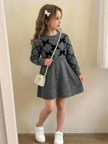 SHEIN 1件女童針織洋裝，簡約百搭圓領拼色菱格紋理，收腰A字百褶下擺，3D蝴蝶結裝飾，可愛甜美風，適中厚度，整齊下擺，貼身袖口，柔軟親膚，穿脫方便，適合日常穿著、上學、外出，適用秋冬 - 灰色 - 查看 2