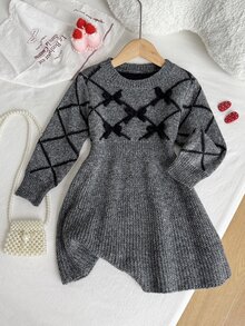 SHEIN 1件女童針織洋裝，簡約百搭圓領拼色菱格紋理，收腰A字百褶下擺，3D蝴蝶結裝飾，可愛甜美風，適中厚度，整齊下擺，貼身袖口，柔軟親膚，穿脫方便，適合日常穿著、上學、外出，適用秋冬 - 灰色 - 查看 4