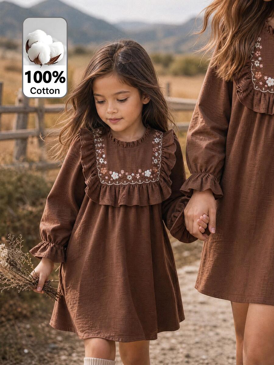 Emery Rose Kids 少女編織素色立領荷葉邊刺繡休閒洋裝 - 卡其色 - 查看 1