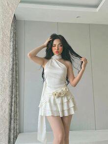 SHEIN ICON 性感浪漫不對稱掛脖 3D 花朵裝飾迷你洋裝 夜店派對米白色夏季款 - 米色 - 查看 6