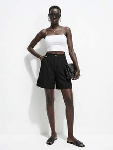 SHEIN LUNE Celana Pendek Kasual Longgar Wanita Warna Polos dengan Lipit dan Kantong - Hitam - View 1