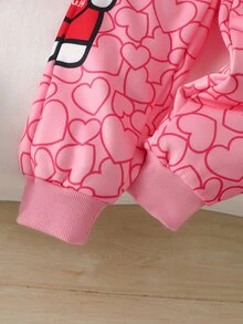 HELLO KITTY AND FRIENDS | SHEIN طقم من قطعتين للبنات الصغيرات: سويت شيرت بغطاء رأس وأكمام طويلة بنقشة قلب كرتونية وبنطال طويل بخصر مطاطي - متعدد الألوان - مشاهدة 6