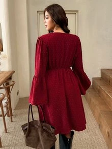 SHEIN Frenchy Gaun Elegan Wanita Ukuran Plus dengan Lengan Lonceng Berenda Kontras dan Ikatan di Depan - Merah - View 8