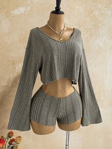 Soleia Set Kaos Crop Top dan Celana Pendek dengan Desain Ikat Belakang dan Bahu Longgar yang Kontras - Hijau - View 3