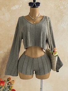 Soleia Set Kaos Crop Top dan Celana Pendek dengan Desain Ikat Belakang dan Bahu Longgar yang Kontras - Hijau - View 10