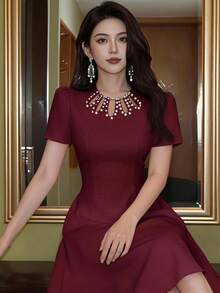 Feyla 優雅酒紅色 A 字領口珍珠裝飾短袖女士雞尾酒晚宴禮服，適合婚禮與夏季 - 酒紅色 - 查看 2