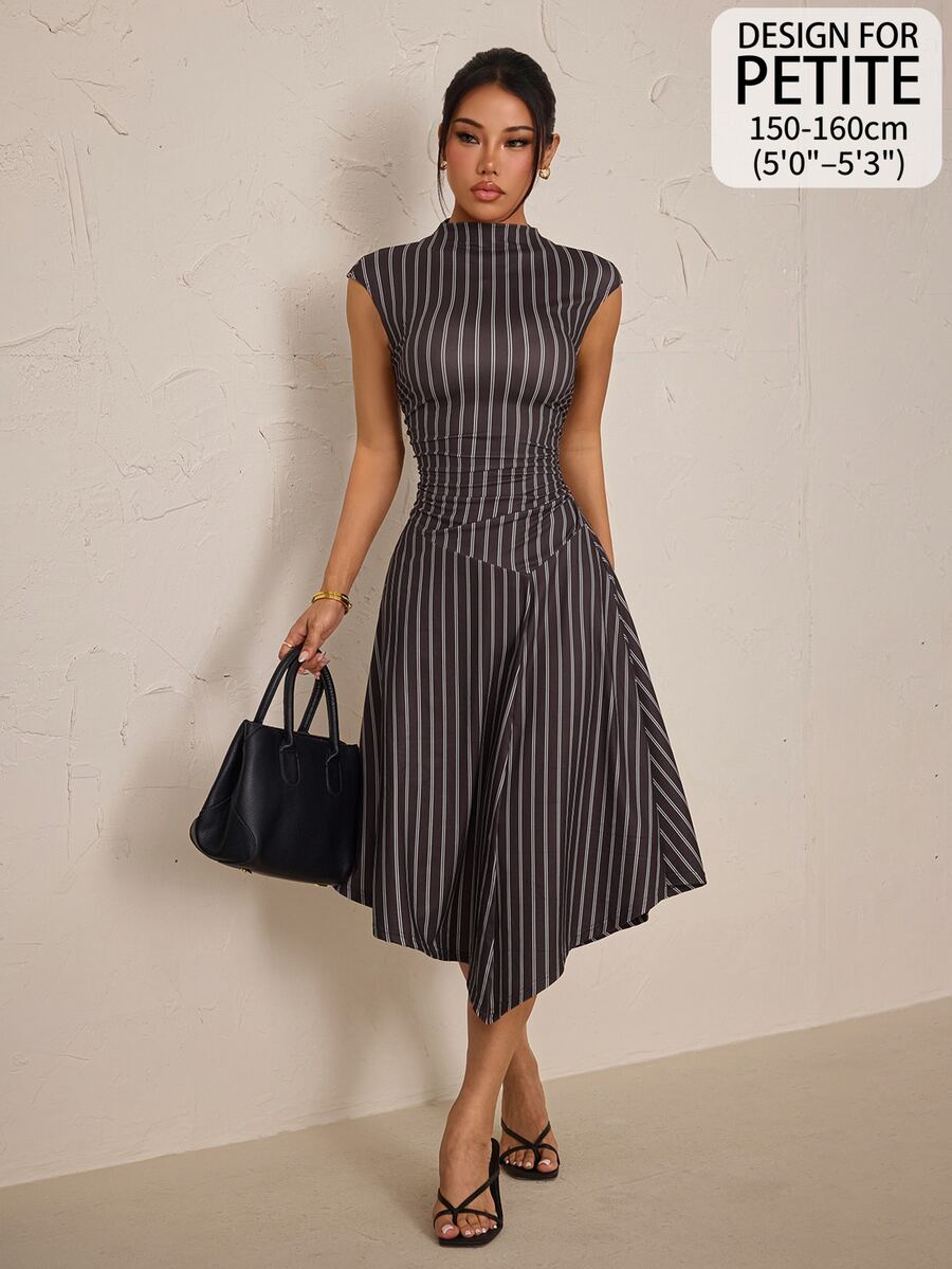 SHEIN PETITE 女款街頭風條紋收腰不對稱下擺洋裝 - 藏蓝色 - 查看 1