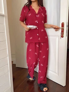 SHEIN 女款條紋蝴蝶結印花翻領短袖睡衣套裝 紅色夏季居家休閒服套裝 櫻桃睡衣套裝 - 紅色 - 查看 7