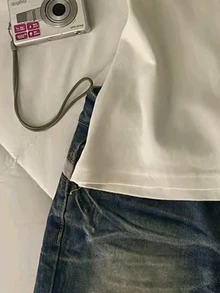 IslaSuriya [印花設計] 女款修身落肩短袖圓領T恤，白色印花圖案 - 彩色 - 查看 5