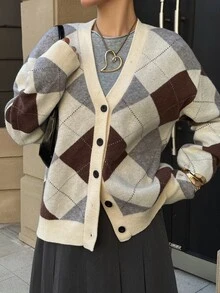 DAZY 女款拼色格紋針織開襟外套，休閒優雅學院風復古街頭都市冬季夾克 - 杏色 - 查看 4