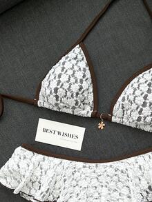 SHEIN Swim 女款夏季海灘極簡優雅浪漫休閒度假性感甜美可愛時尚泳衣套裝，白色紋理提花布料配棕色對比飾邊，掛脖比基尼三角上衣，2合1荷葉邊迷你裙下裝，金屬花朵吊墜裝飾，適合海灘、度假村、音樂節、蜜月旅行與休閒度假 - 彩色 - 查看 6