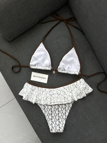 SHEIN Swim 女款夏季海灘極簡優雅浪漫休閒度假性感甜美可愛時尚泳衣套裝，白色紋理提花布料配棕色對比飾邊，掛脖比基尼三角上衣，2合1荷葉邊迷你裙下裝，金屬花朵吊墜裝飾，適合海灘、度假村、音樂節、蜜月旅行與休閒度假 - 彩色 - 查看 5