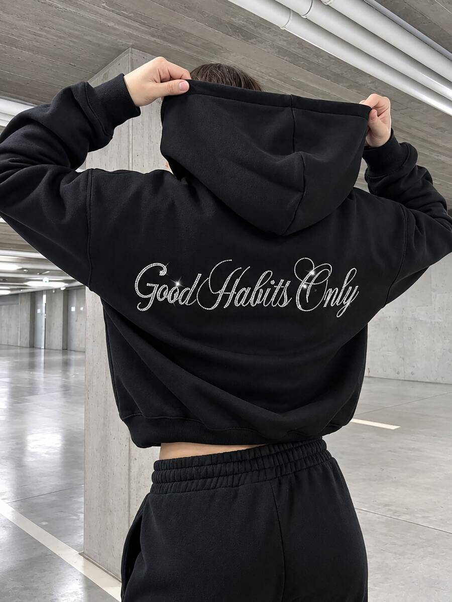 SHEIN 青少年女孩水鑽黑色連帽厚款套頭衛衣,休閒寬鬆大尺碼外套,秋冬必備且四季皆宜,適合校園穿搭與秋季造型,理想的萬聖節、聖誕節、派對與聚會穿著 - 黑色 - 查看 1
