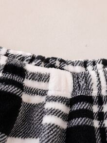 Minimalist Solid Black Flannel Game Console Embroidered Pattern With Plaid Print Plush Pants Men's 2-Piece Home Loungewear Set - Black - View 9