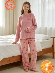 SHEIN 2件組新款毛絨蓮花粉色長袖圓領上衣，含刺繡與粉色蝴蝶結印花長褲，時尚毛絨面料（1套單獨販售） - 粉色 - 查看 4