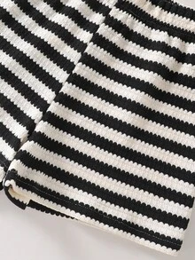 SHEIN 青少年女孩 2件/套 短袖圓領T恤套裝，可愛歐式設計 黑白針織 親子款 假日夏季運動校園 - 黑與白 - 查看 9