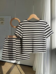 SHEIN 青少年女孩 2件/套 短袖圓領T恤套裝，可愛歐式設計 黑白針織 親子款 假日夏季運動校園 - 黑與白 - 查看 3