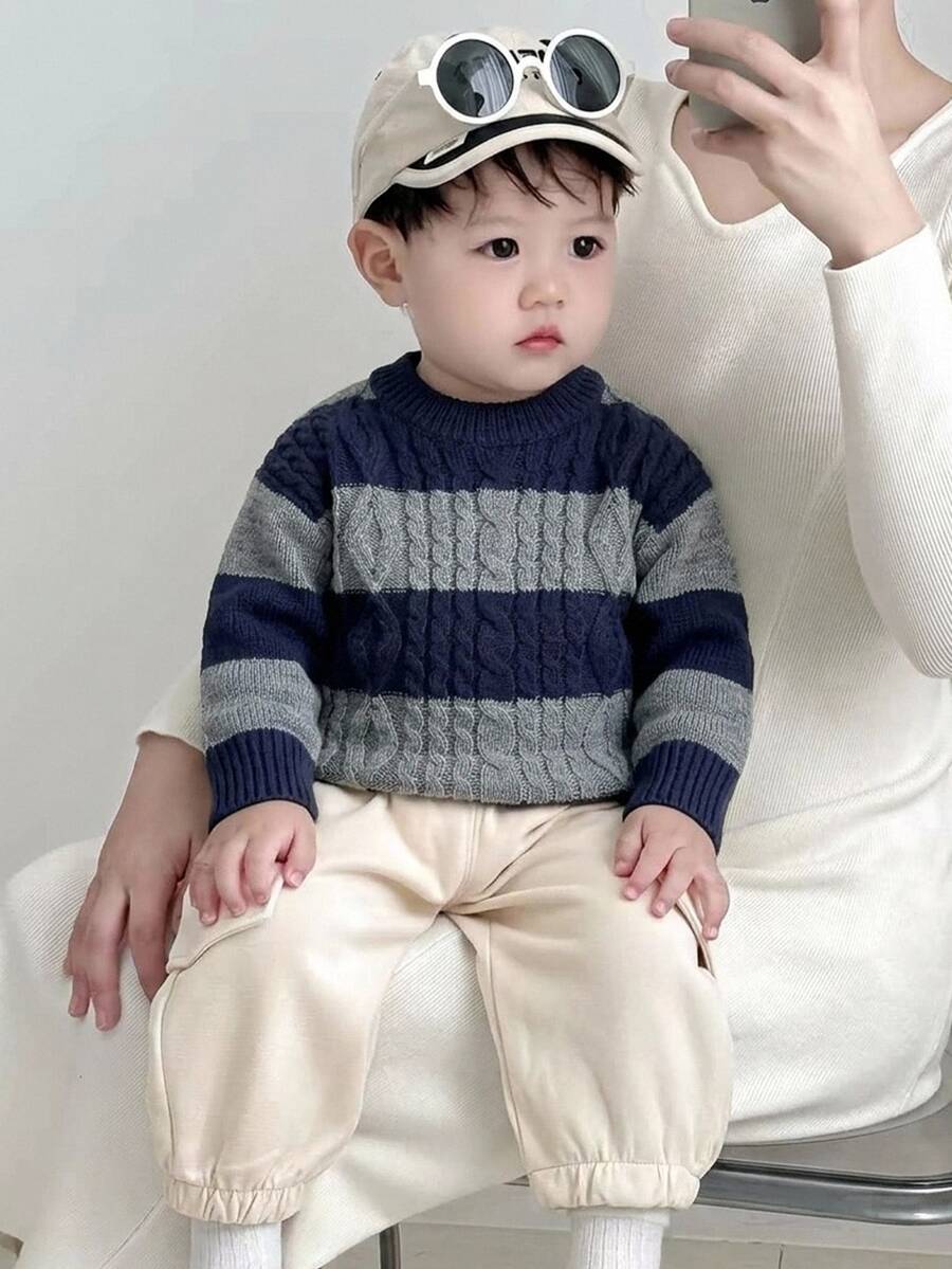 SHEIN 1件小男孩休閒街頭風舒適柔軟極簡配色圓領套頭毛衣,適合兒童,返校穿搭 - 彩色 - 查看 1
