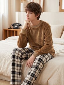 男童 2 件套居家服，休閒極簡風，咖啡棕純色長袖上衣搭配米色藍色格紋內裡長褲，秋冬保暖 - 彩色 - 查看 5