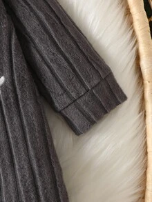 SHEIN 2件裝新生兒針織連身衣 可愛甜美灰色羅紋刺繡熊耳愛心長袖圓領休閒款 秋季萬聖節聖誕節穿脫式 - 深灰色 - 查看 4