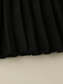 SHEIN 女童秋冬時尚愛心蝴蝶結針織長袖開襟毛衣搭配黑色裙子套裝 - 米色 - 查看 3