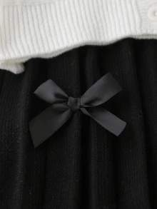 SHEIN 女童秋冬時尚愛心蝴蝶結針織長袖開襟毛衣搭配黑色裙子套裝 - 米色 - 查看 4