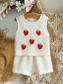 SHEIN Vintaside Kids Babygirls 夏季红色草莓波点装，无袖圆领上衣搭配同款短裤，甜美风格，轻盈设计，适合户外玩耍、休闲穿着和友好聚会 - 杏色 - 查看 4