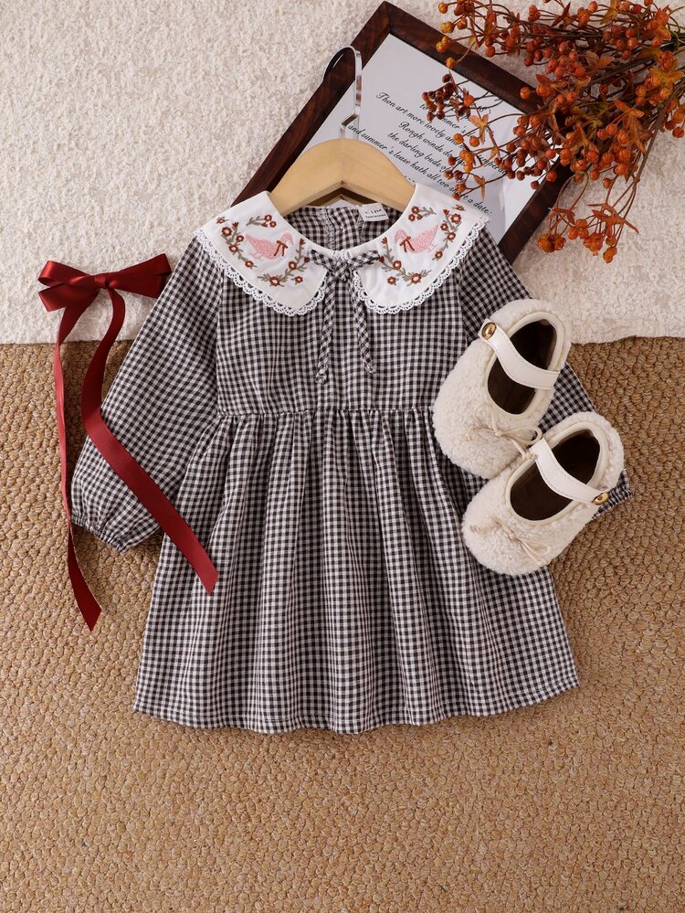 SHEIN Playful Pals Baby Girls Gingham Dress Cute Sweet Brown White Floral Embroidery Bow Lace Long Sleeve Peter Pan Collar Birthday Fall Wedding Guest Dress Holiday Chic - Khaki - View 5