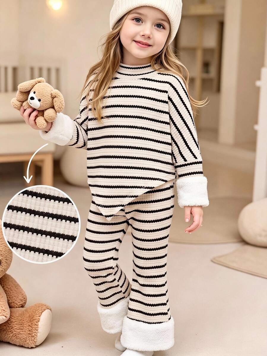 SHEIN 2件組幼童女童上衣褲子套裝,甜美可愛,白黑條紋,毛絨袖口,長袖圓領,加厚針織,適合生日、冬季、秋季、聖誕節假期 - 黑與白 - 查看 1