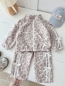 SHEIN Playful Pals 2件組幼女外套＋長褲，甜粉豹紋蝴蝶結緞帶側條紋，長袖小立領，生日派對秋季芭蕾公主運動時尚風 - 彩色 - 查看 4