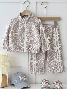 SHEIN Playful Pals 2件組幼女外套＋長褲，甜粉豹紋蝴蝶結緞帶側條紋，長袖小立領，生日派對秋季芭蕾公主運動時尚風 - 彩色 - 查看 7