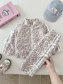 SHEIN Playful Pals 2件組幼女外套＋長褲，甜粉豹紋蝴蝶結緞帶側條紋，長袖小立領，生日派對秋季芭蕾公主運動時尚風 - 彩色 - 查看 11